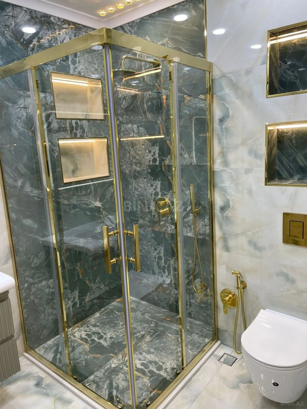 Satılır 4 otaqlı mənzil 217 m²