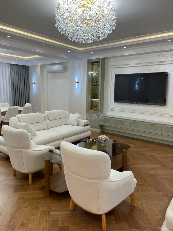 Satılır 4 otaqlı mənzil 217 m²