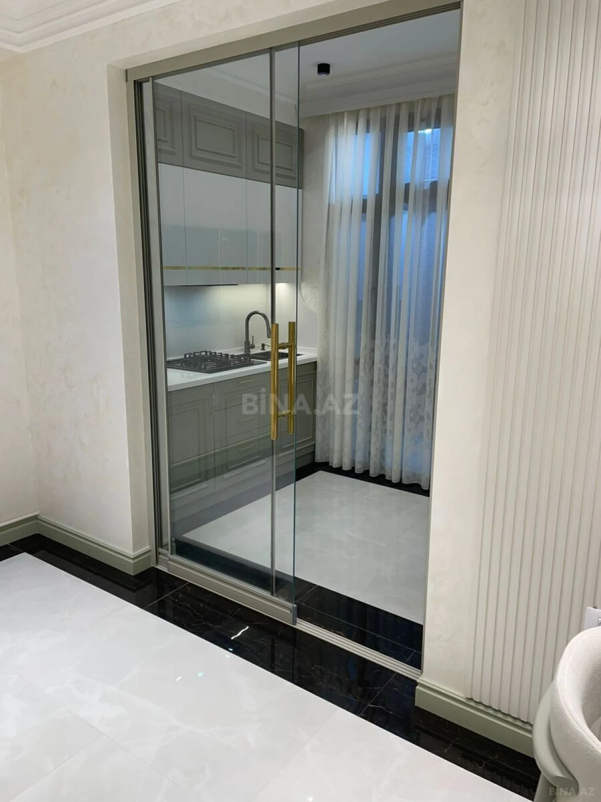 Satılır 4 otaqlı mənzil 217 m²