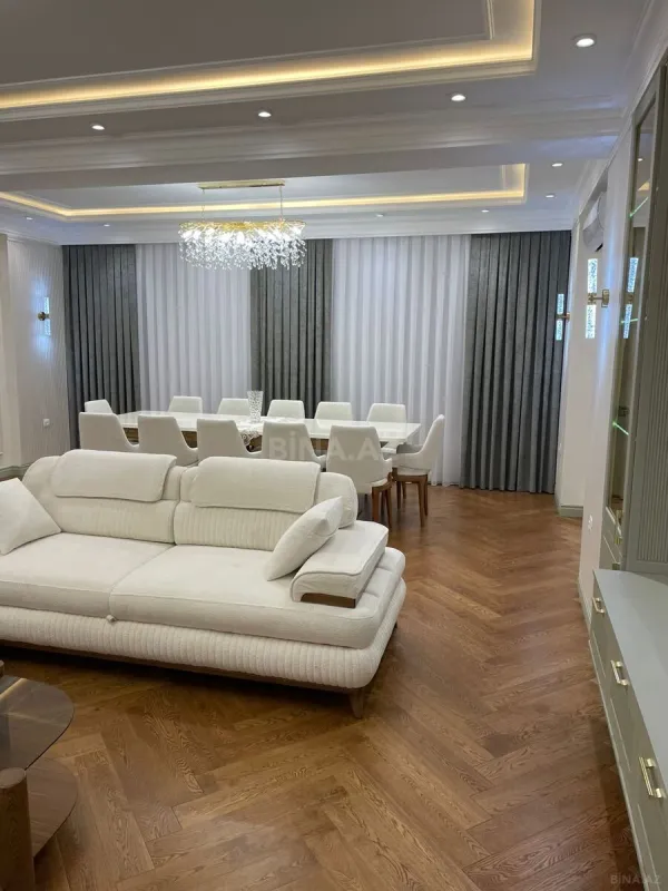 Satılır 4 otaqlı mənzil 217 m²