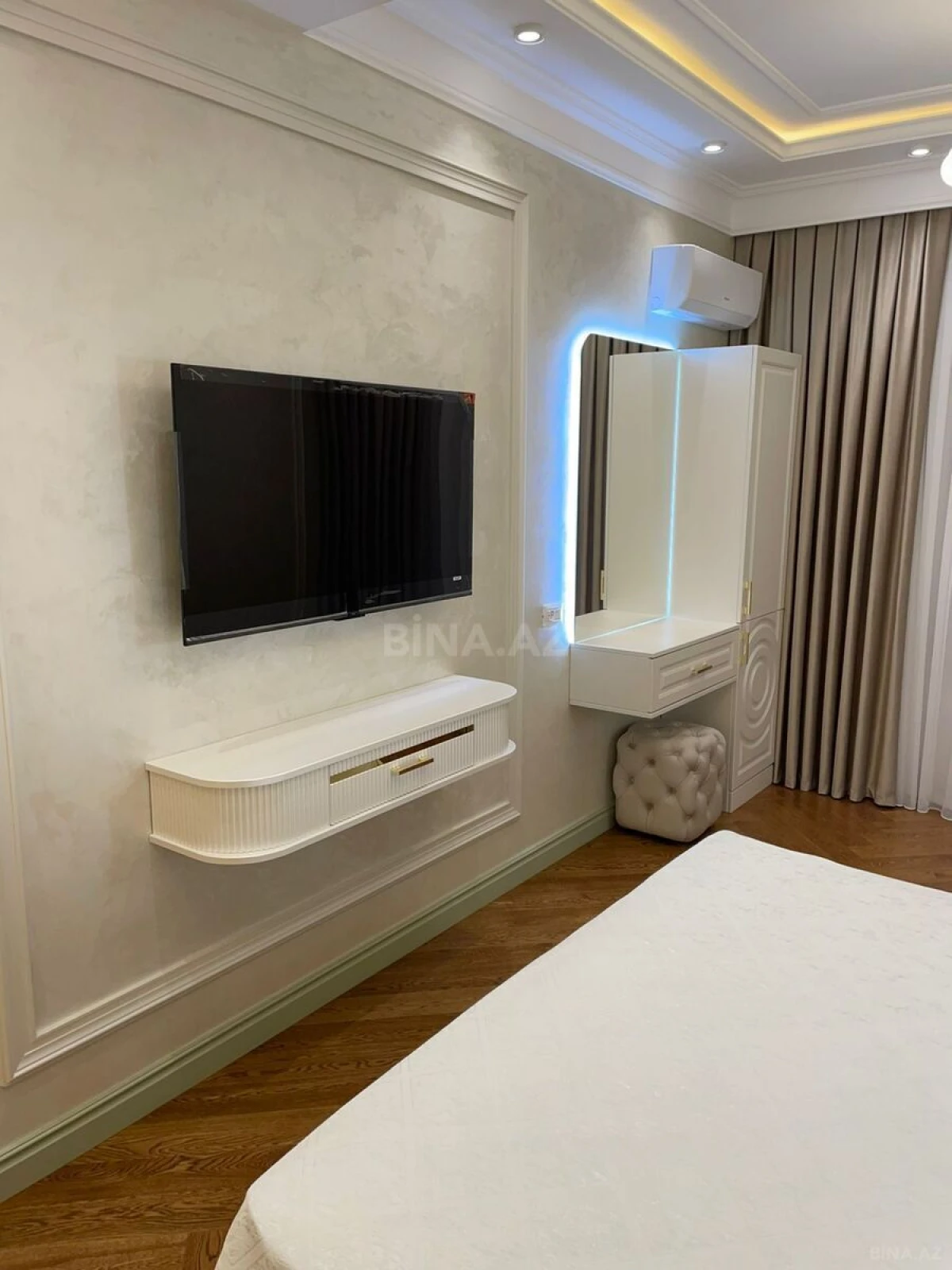 Satılır 4 otaqlı mənzil 217 m²