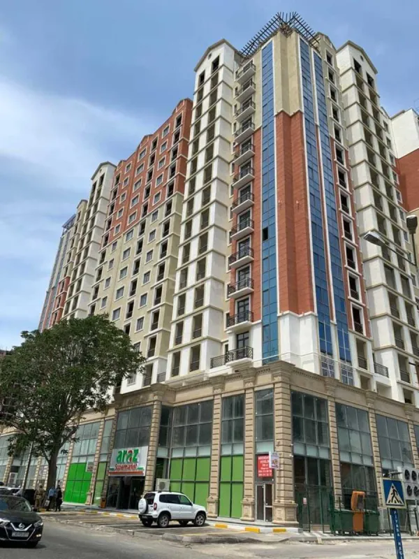 Satılır 4 otaqlı mənzil 217 m²