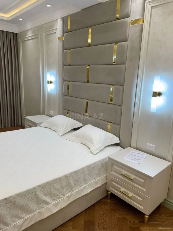 Satılır 4 otaqlı mənzil 217 m²