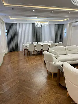 Satılır 4 otaqlı mənzil 217 m²