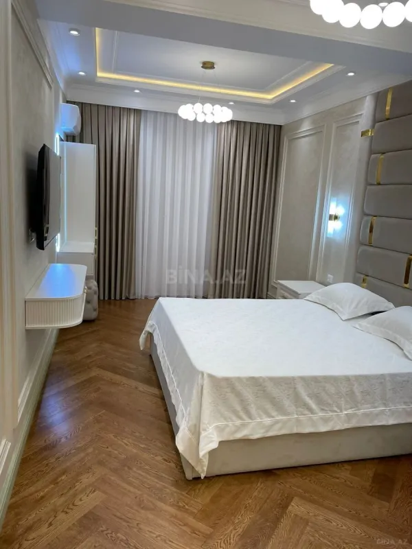 Satılır 4 otaqlı mənzil 217 m²