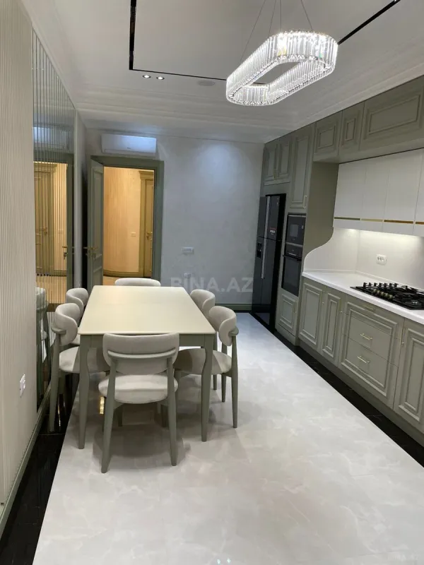 Satılır 4 otaqlı mənzil 217 m²