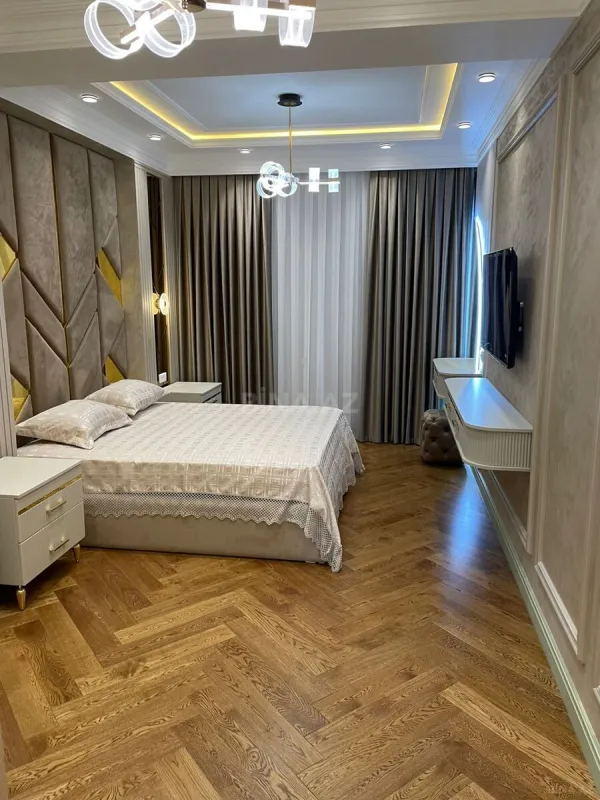Satılır 4 otaqlı mənzil 217 m²