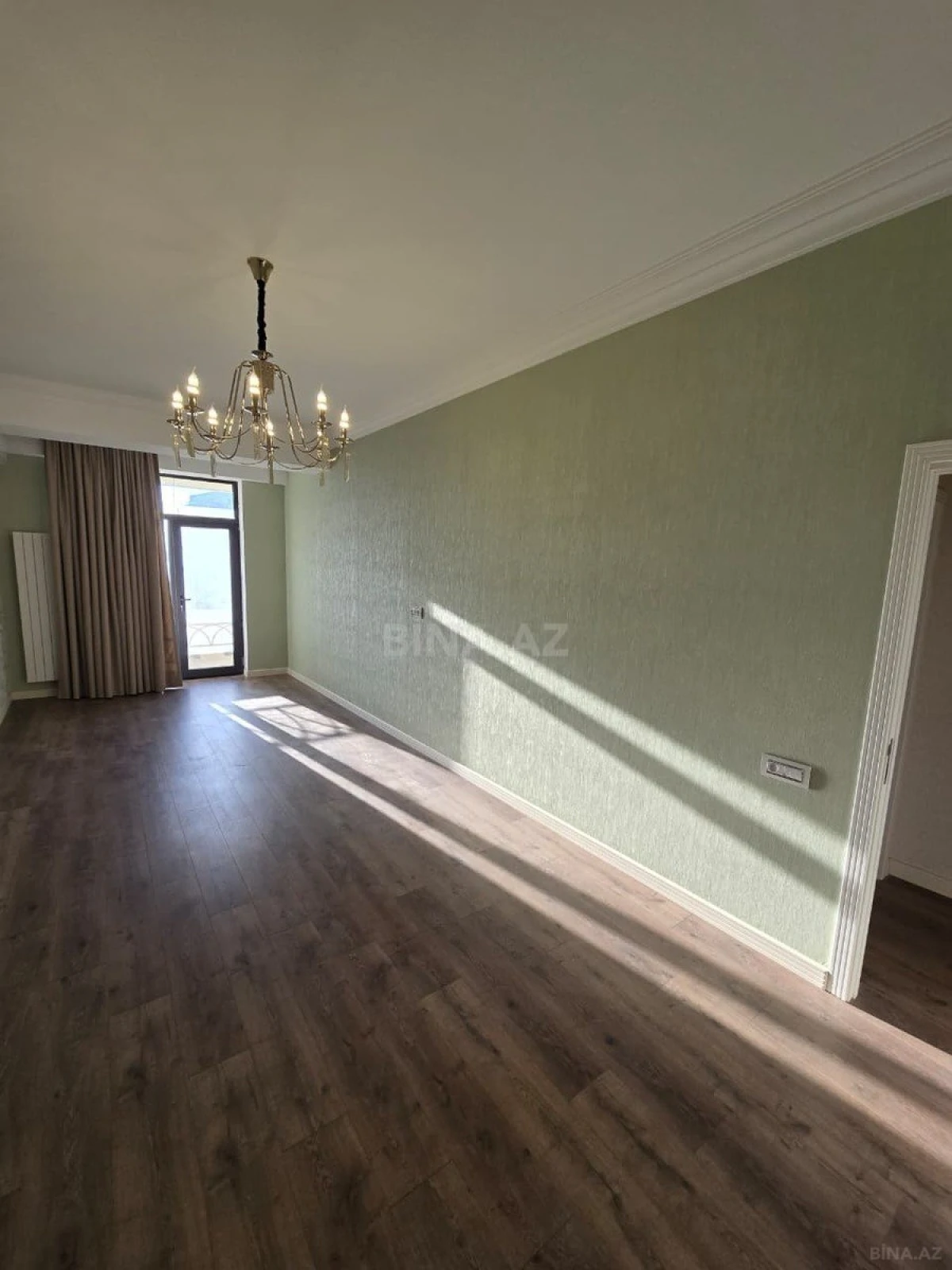 Satılır 3 otaqlı mənzil 172 m²