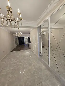 Satılır 3 otaqlı mənzil 172 m²