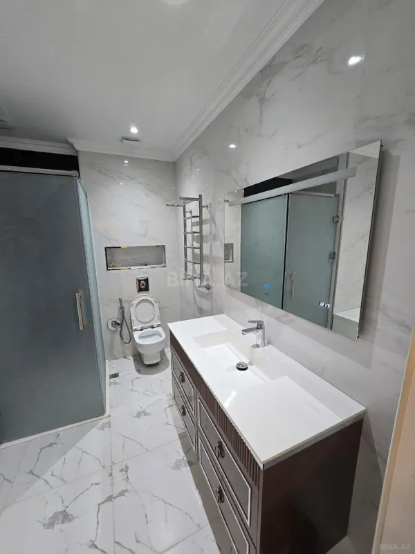 Satılır 3 otaqlı mənzil 172 m²