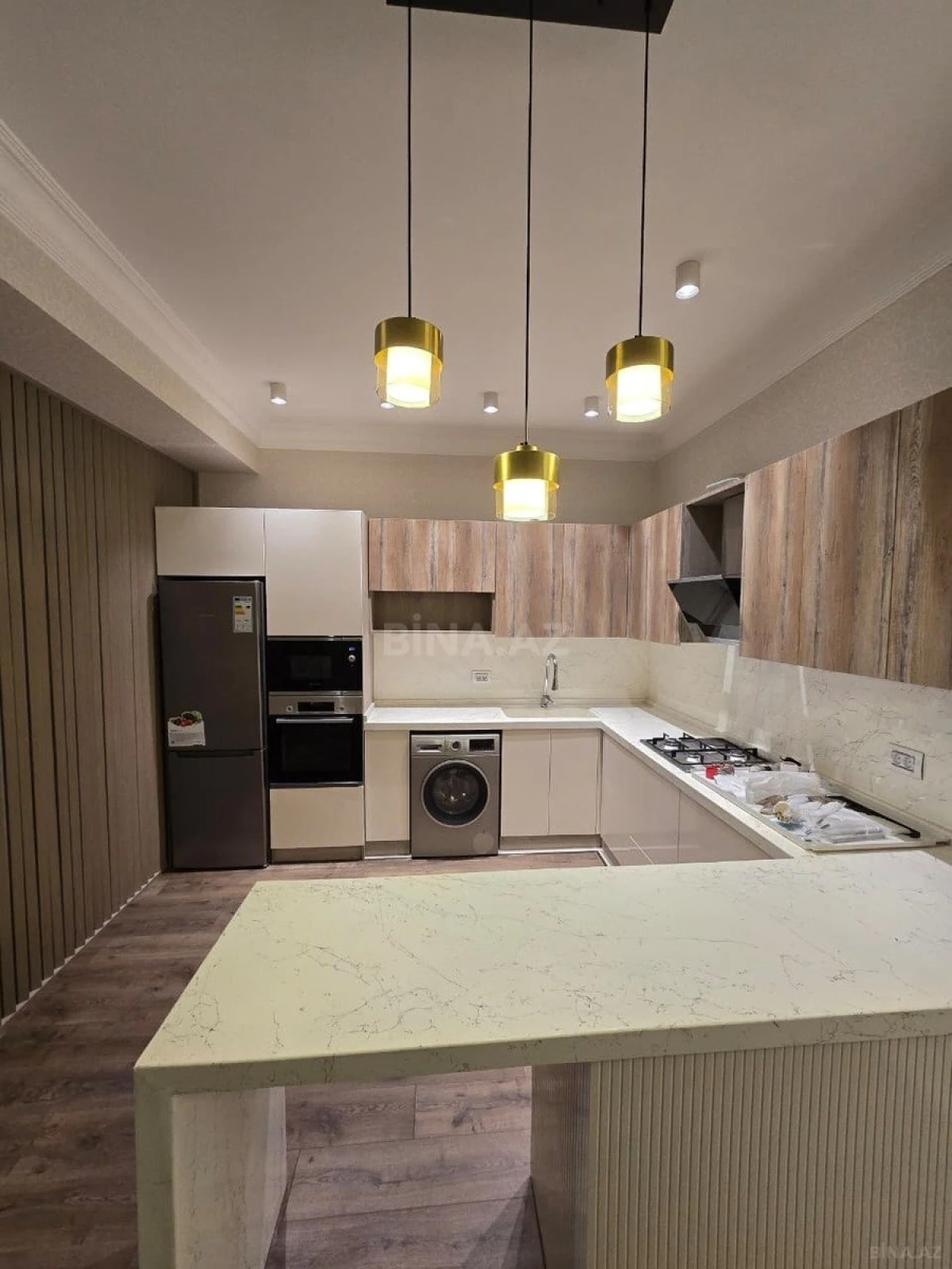 Satılır 3 otaqlı mənzil 172 m²