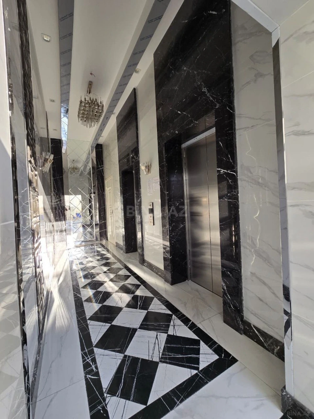 Satılır 3 otaqlı mənzil 172 m²