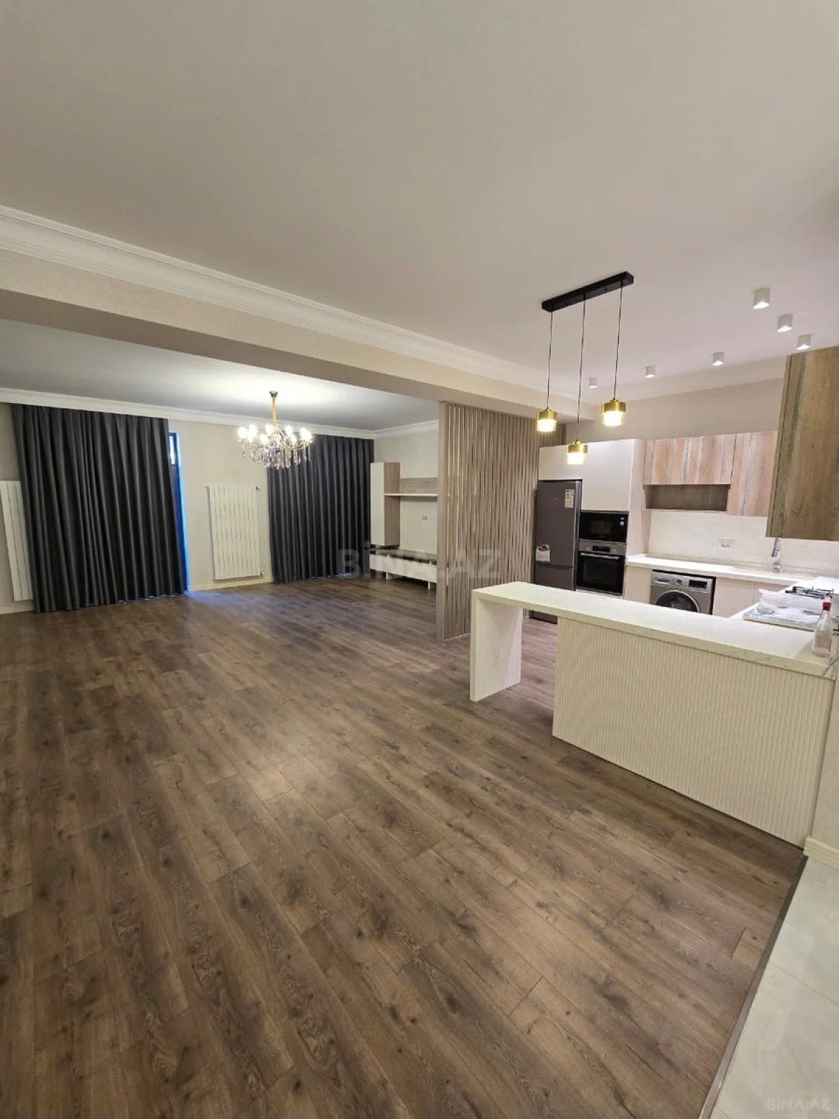 Satılır 3 otaqlı mənzil 172 m²