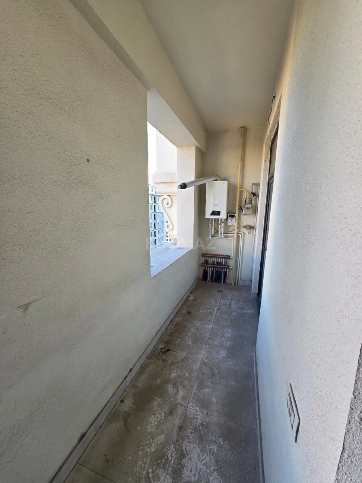 Satılır 3 otaqlı mənzil 172 m²