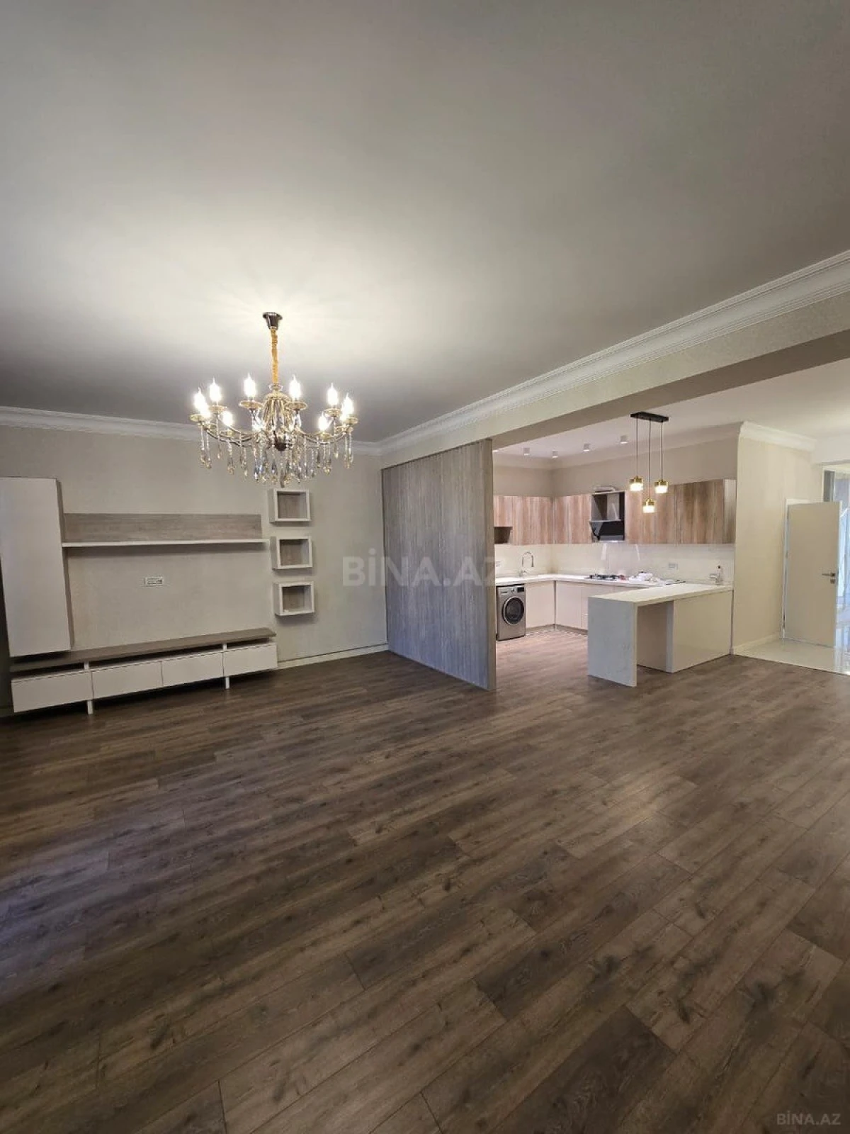 Satılır 3 otaqlı mənzil 172 m²