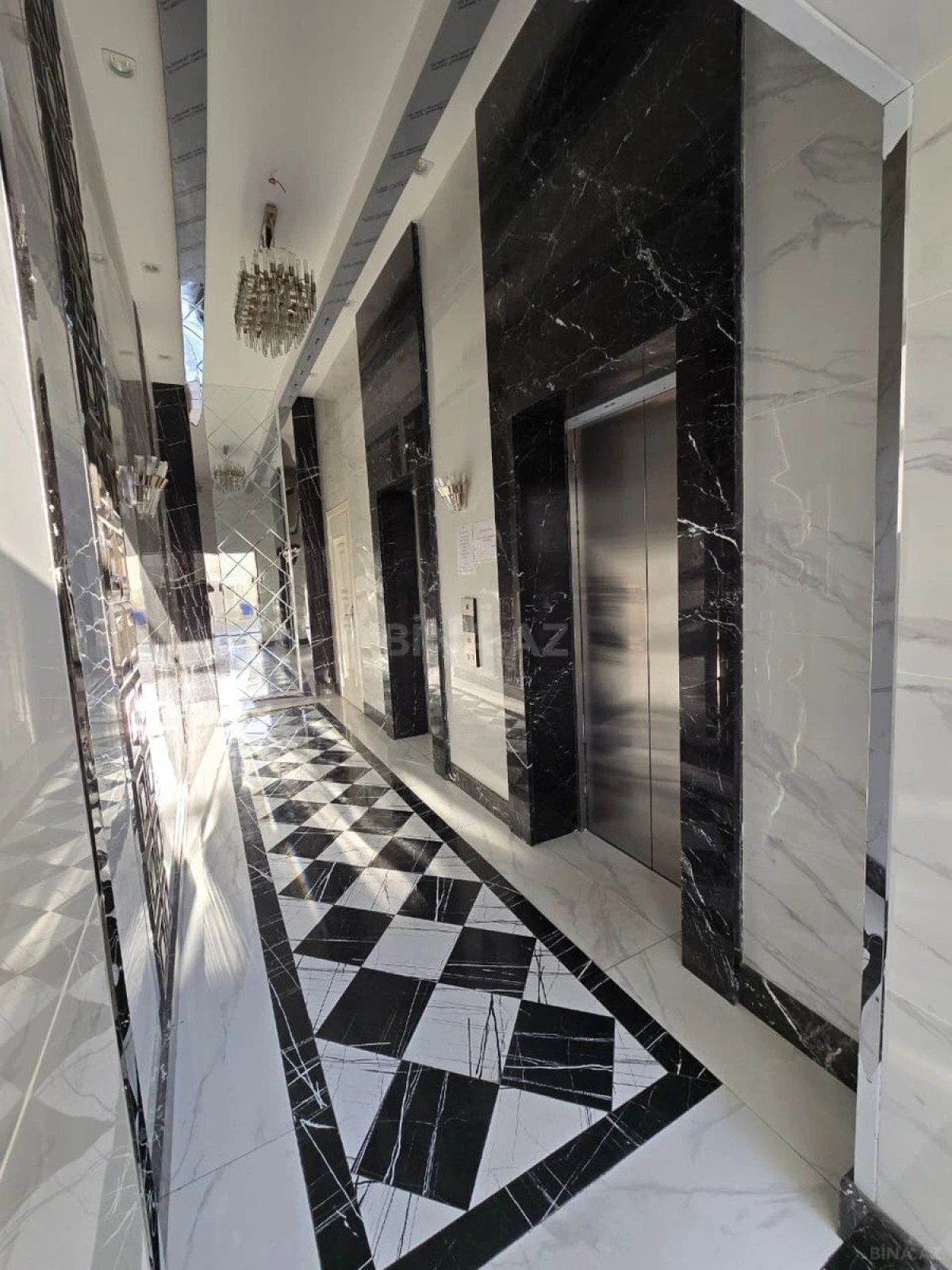 Satılır 3 otaqlı mənzil 172 m²