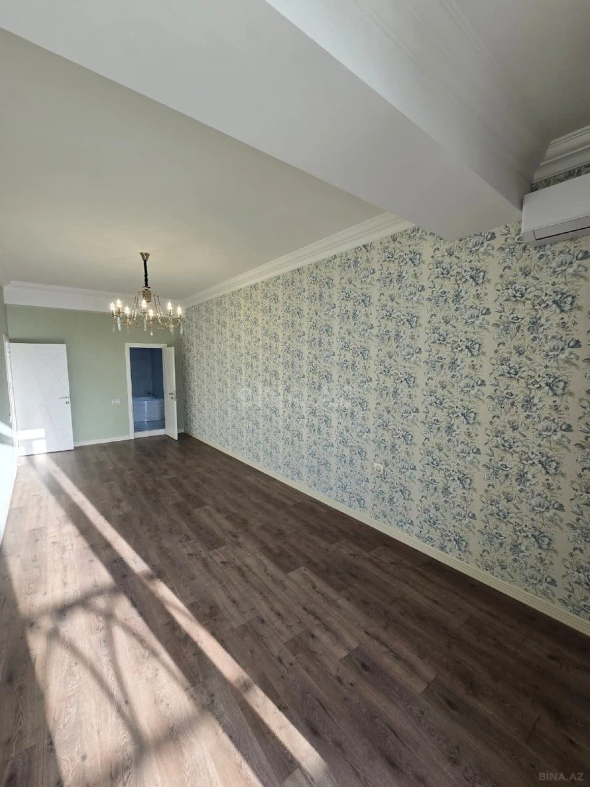 Satılır 3 otaqlı mənzil 172 m²