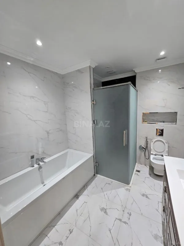 Satılır 3 otaqlı mənzil 172 m²