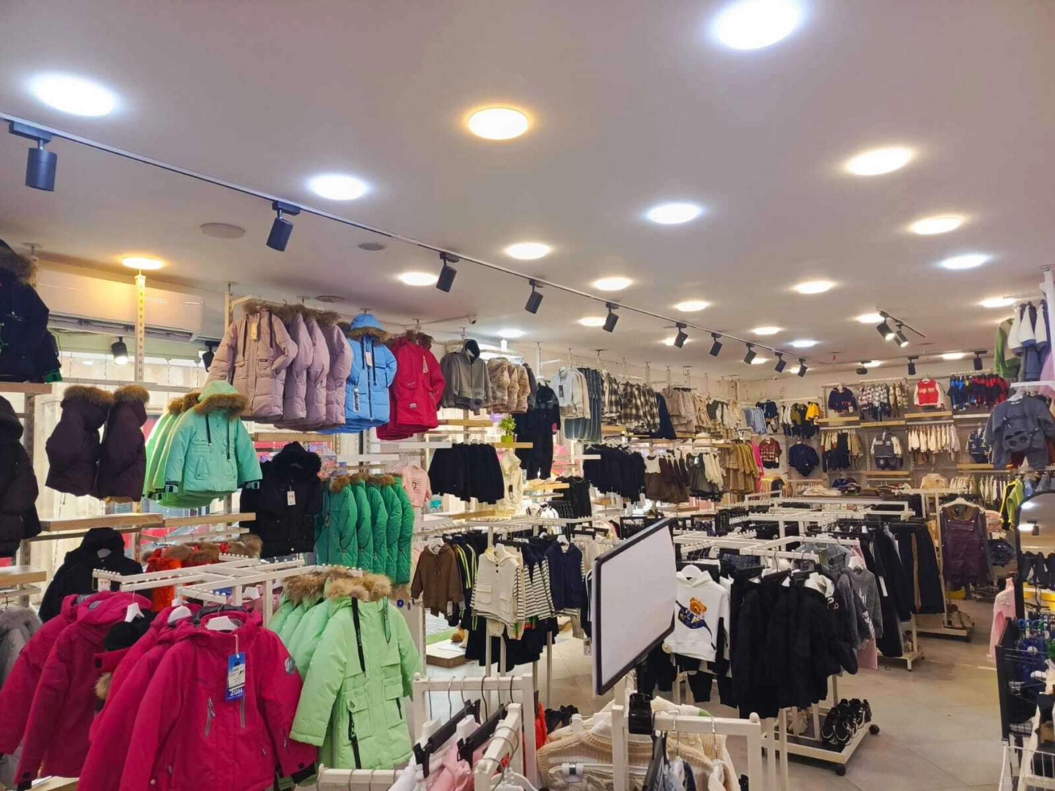 Satılır obyekt 160 m²