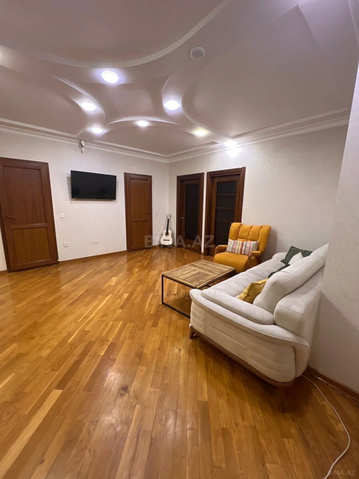Kirayə verilir 3 otaqlı mənzil 132 m²