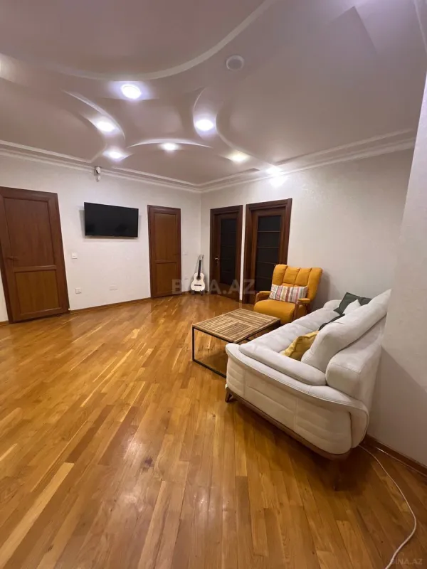 Kirayə verilir 3 otaqlı mənzil 132 m²