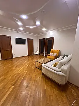 Kirayə verilir 3 otaqlı mənzil 132 m² — Bakı, Nərimanov 3 otaq 132.00 m²