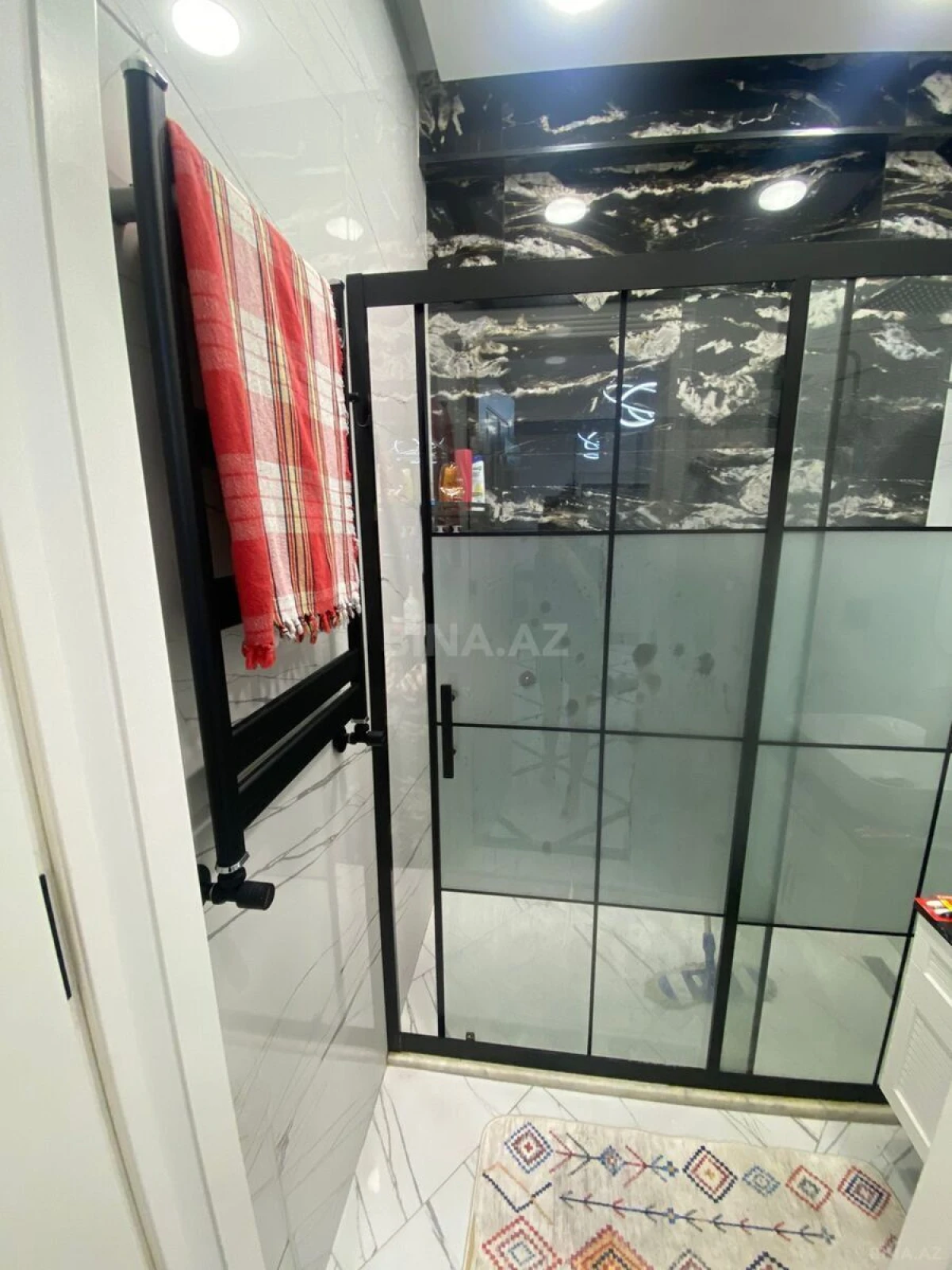 Kirayə verilir 2 otaqlı mənzil 90 m²