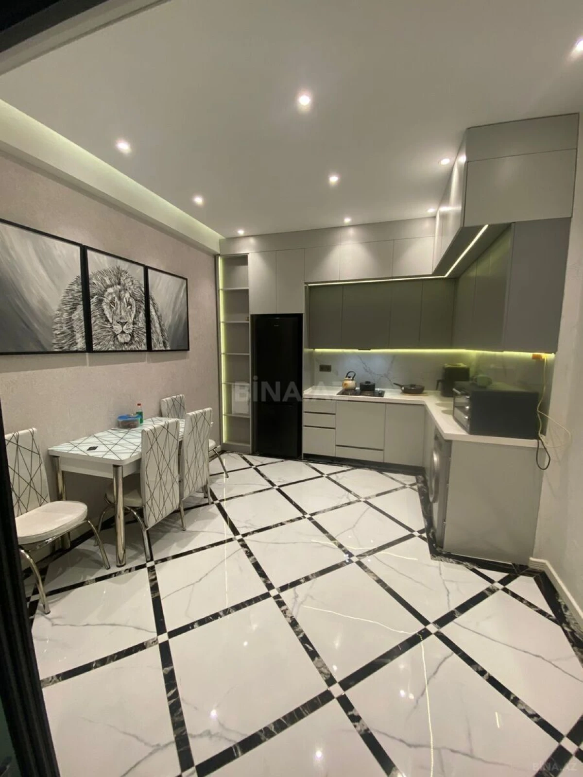 Kirayə verilir 2 otaqlı mənzil 90 m²