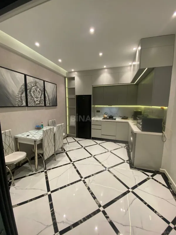 Kirayə verilir 2 otaqlı mənzil 90 m²