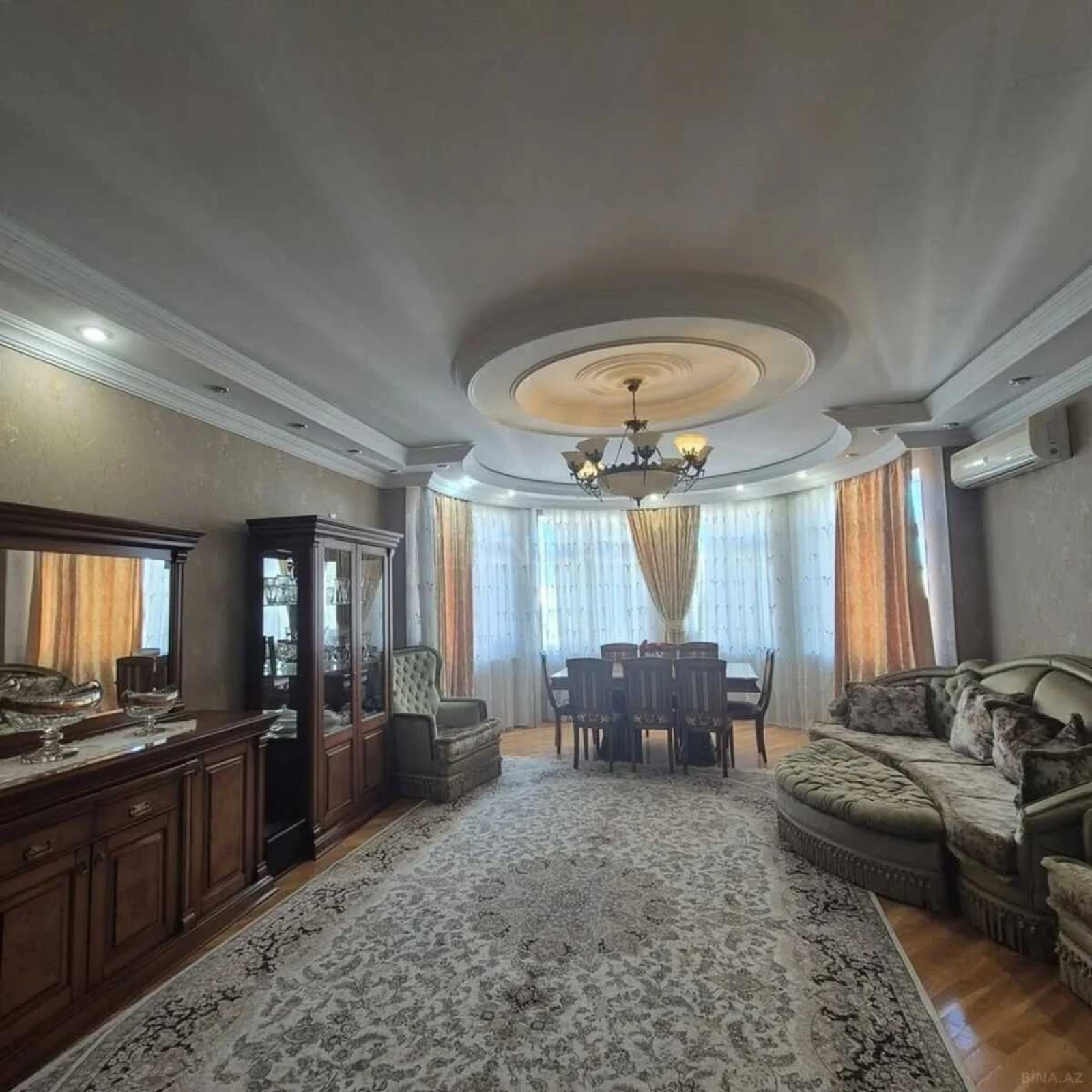 Satılır 4 otaqlı mənzil 190 m²