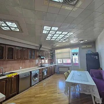 Satılır 4 otaqlı mənzil 190 m²