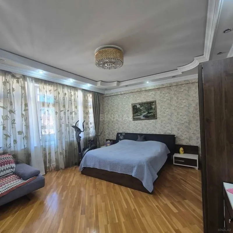 Satılır 4 otaqlı mənzil 190 m²