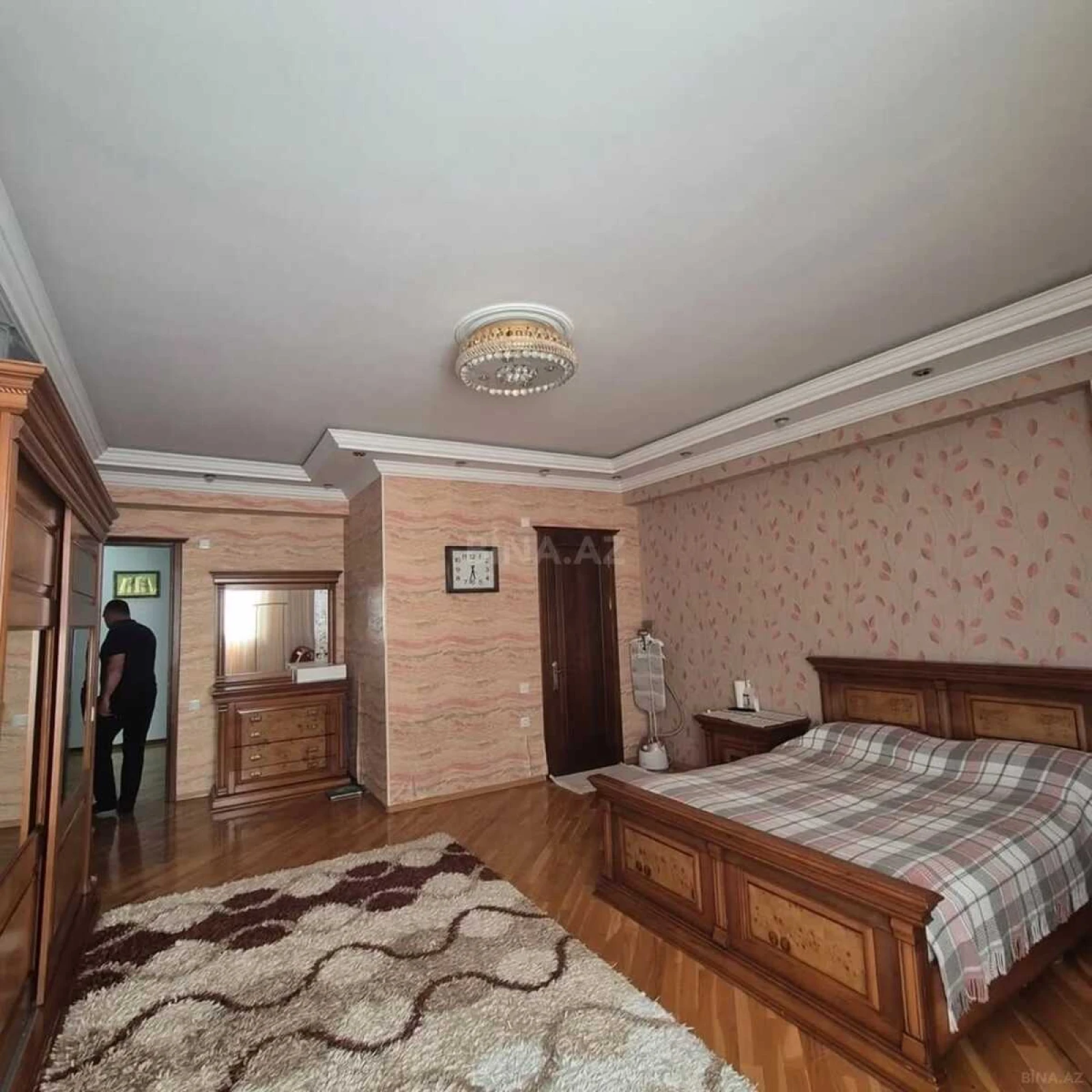 Satılır 4 otaqlı mənzil 190 m²