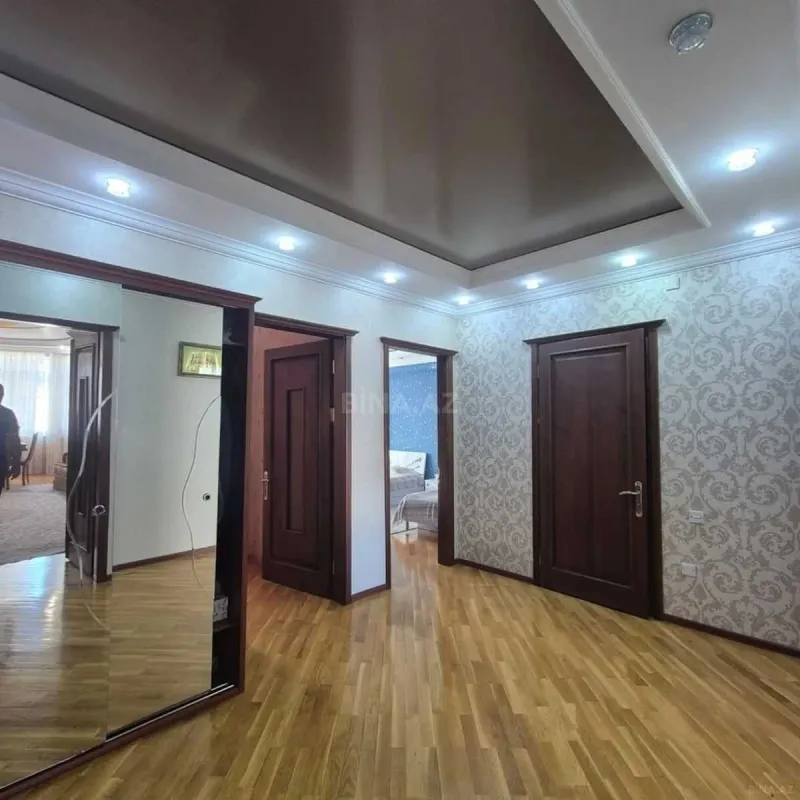 Satılır 4 otaqlı mənzil 190 m²