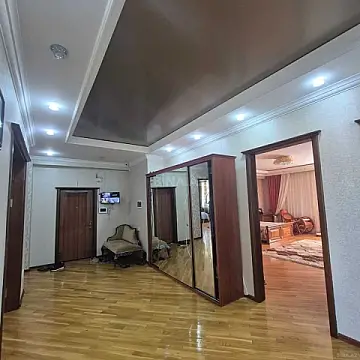 Satılır 4 otaqlı mənzil 190 m²
