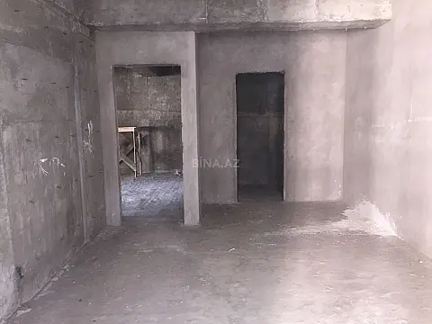 Satılır 4 otaqlı mənzil 196 m²