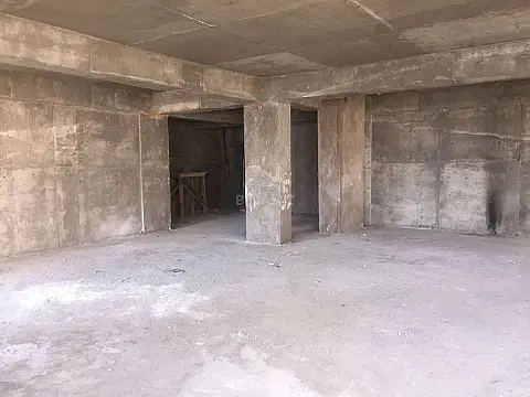 Satılır 4 otaqlı mənzil 196 m²