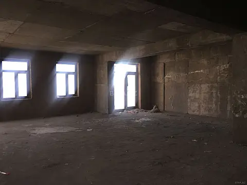 Satılır 4 otaqlı mənzil 196 m²