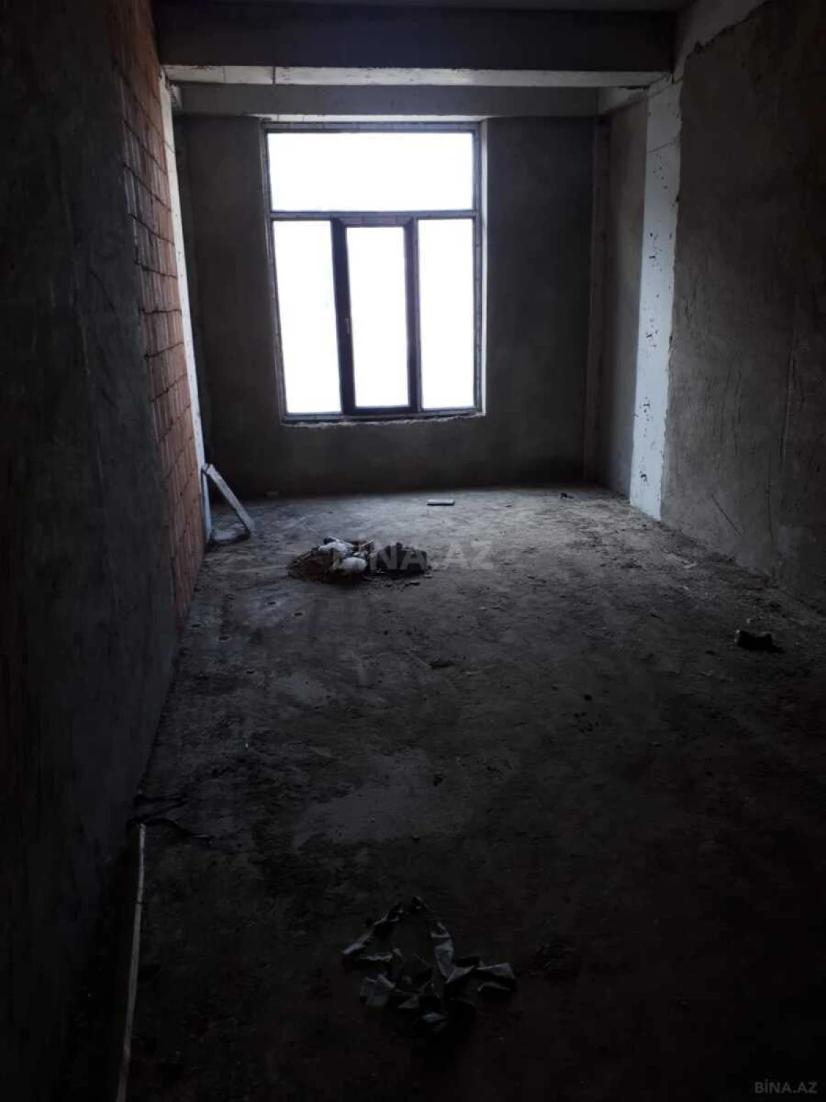 Satılır 4 otaqlı mənzil 196 m²