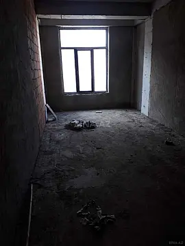 Satılır 4 otaqlı mənzil 196 m²