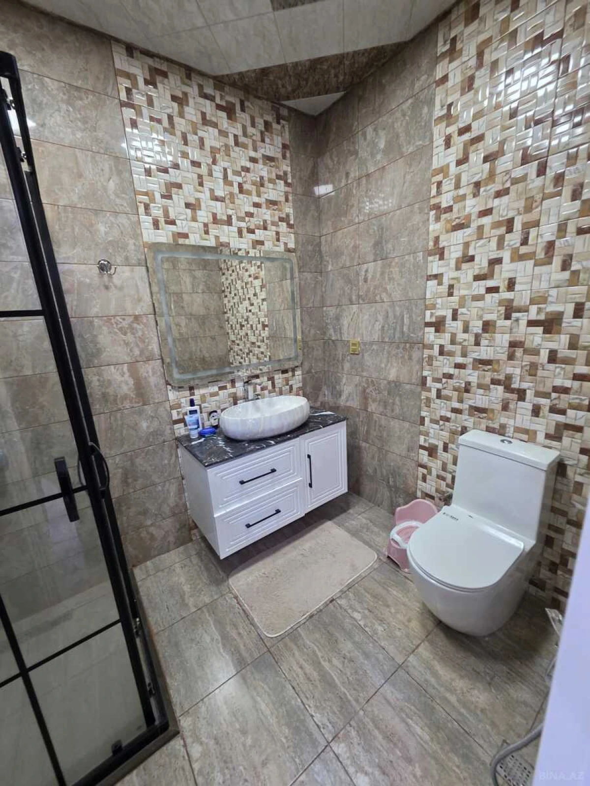 Kirayə verilir 3 otaqlı mənzil 150 m²