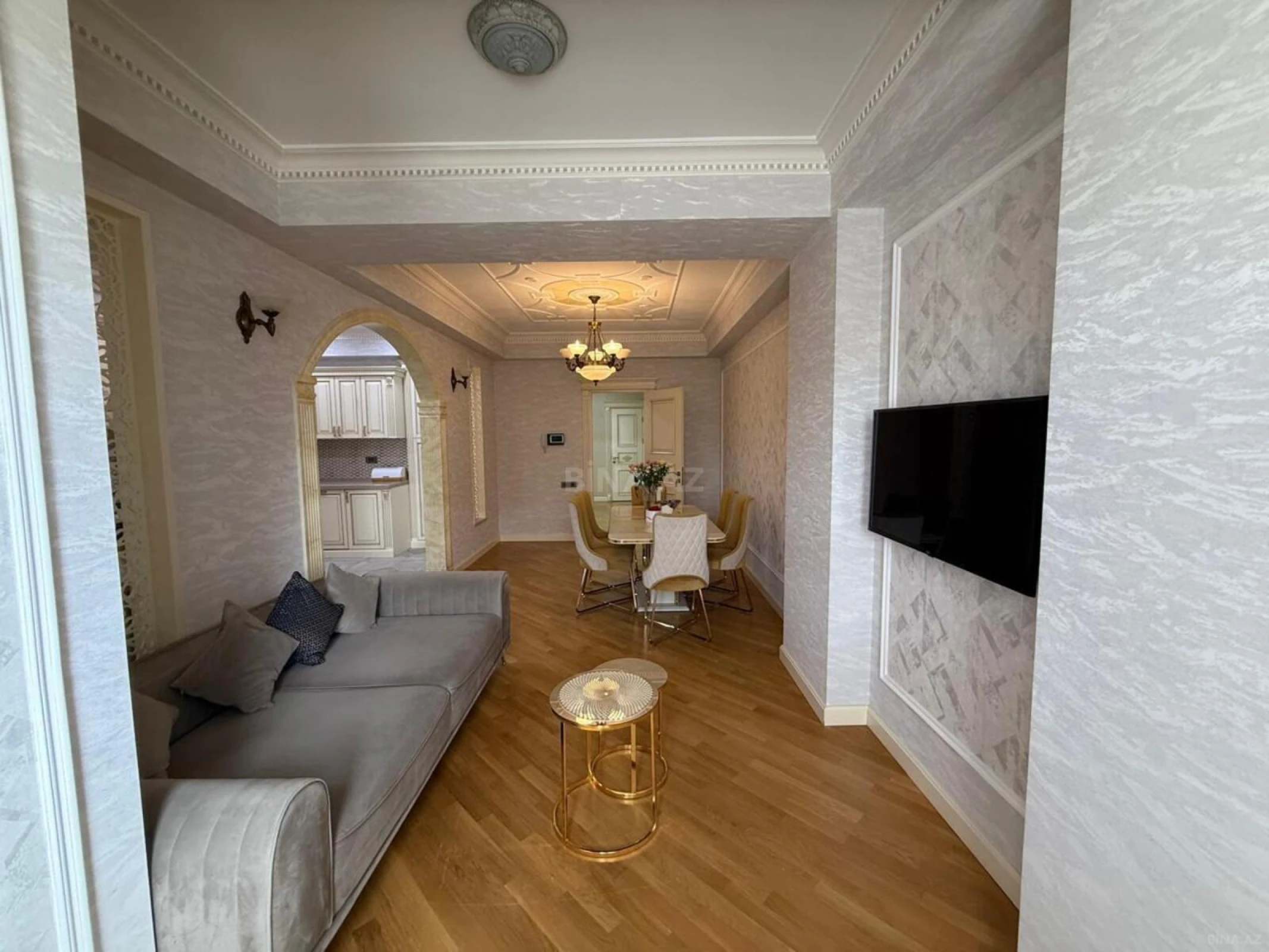 Satılır 3 otaqlı mənzil 180 m²