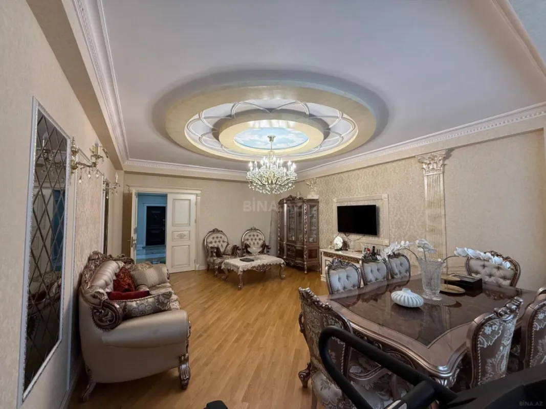 Satılır 3 otaqlı mənzil 180 m²