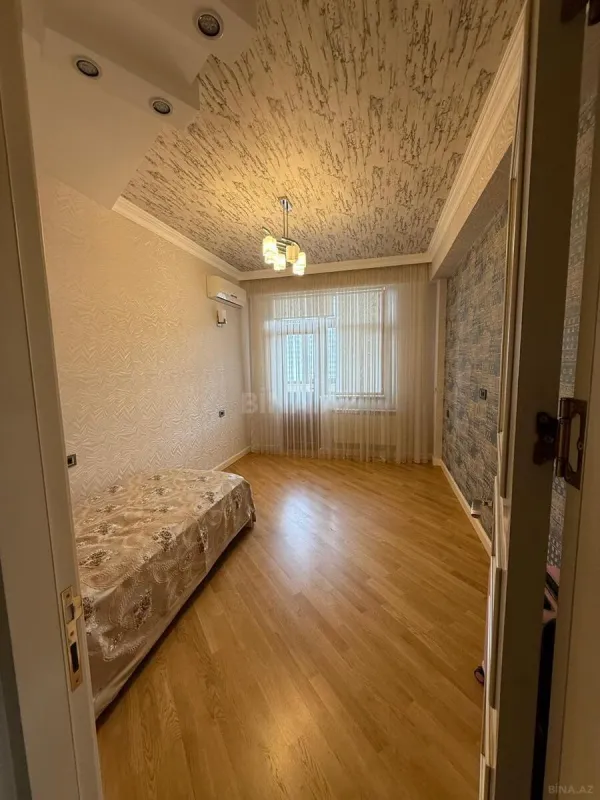 Satılır 3 otaqlı mənzil 180 m²