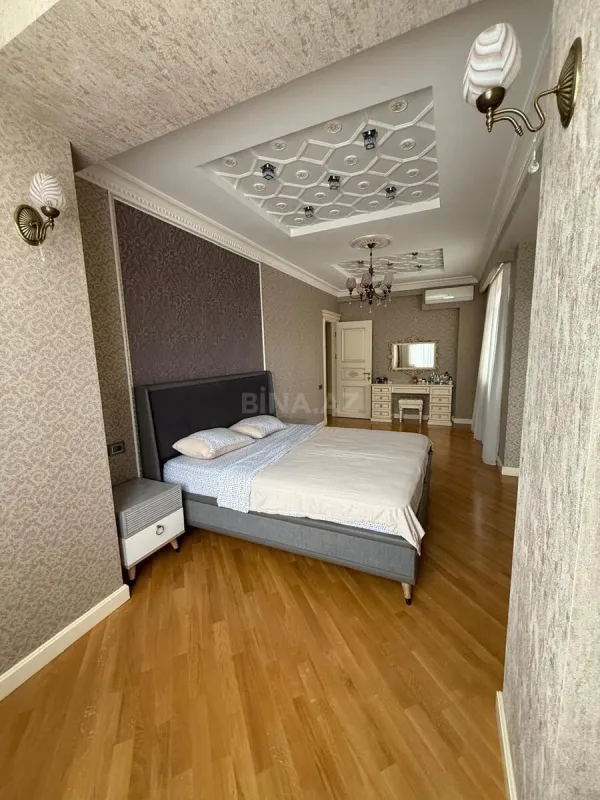 Satılır 3 otaqlı mənzil 180 m²