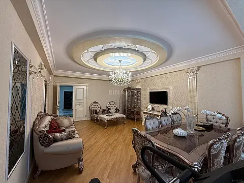 Satılır 3 otaqlı mənzil 180 m²