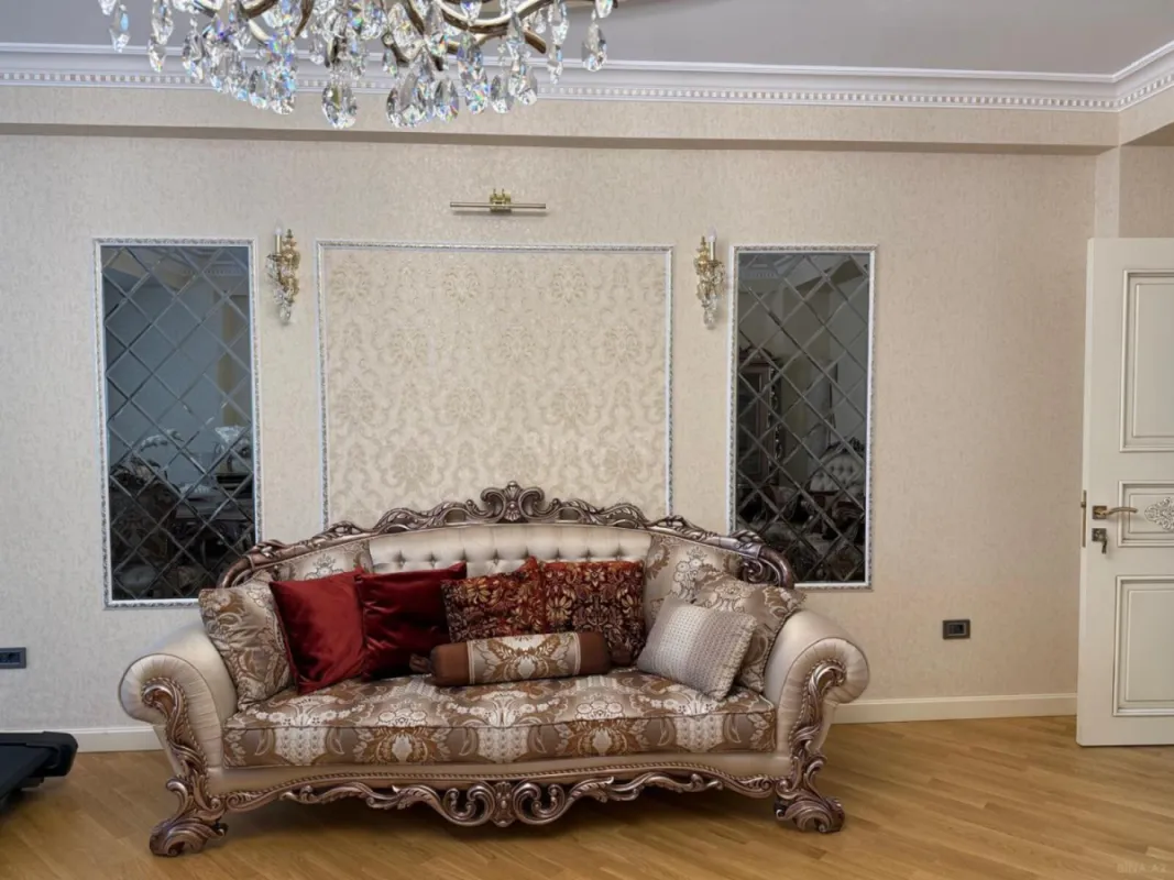 Satılır 3 otaqlı mənzil 180 m²