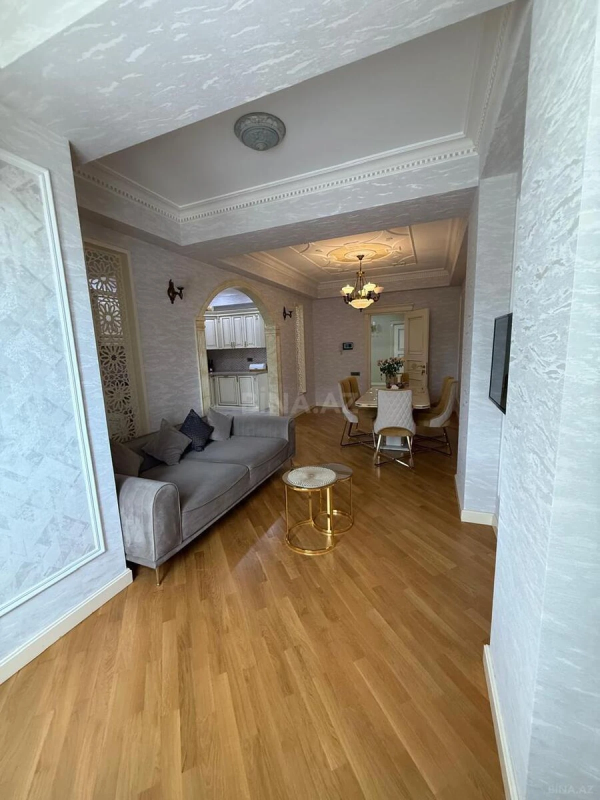 Satılır 3 otaqlı mənzil 180 m²