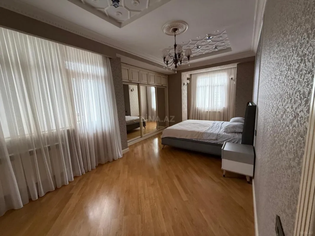 Satılır 3 otaqlı mənzil 180 m²