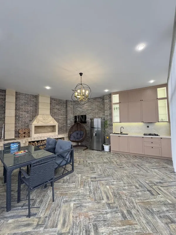 Satılır 10 otaqlı həyət evi 500 m²